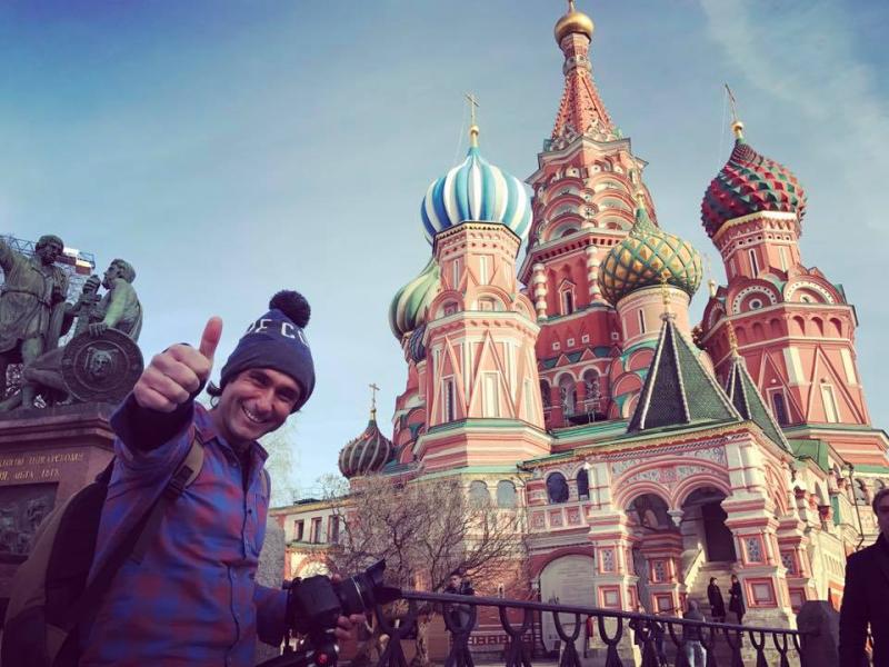 Claudio Iturra en Rusia cuando filmó "El Transiberiano". Créditos: Facebook.