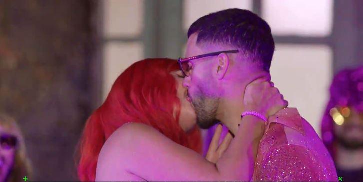 Samantha y Fabio se besan frente a Fer