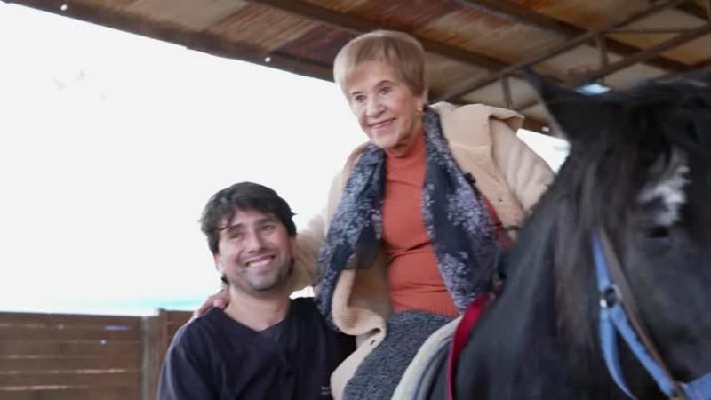 Paty Cofré arriba de un caballo