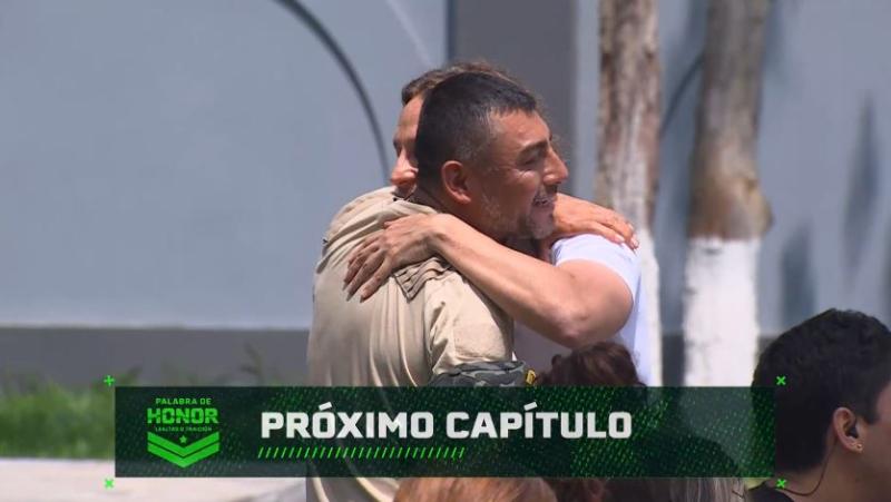 Matías y Caniulef se abrazan