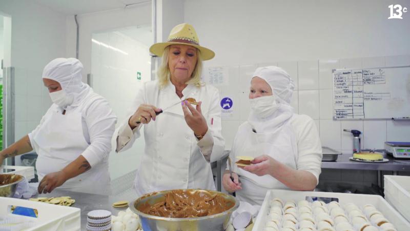 María Teresa Balmaceda en proceso de producción de Restaurante Agua de Piedra. 13C.