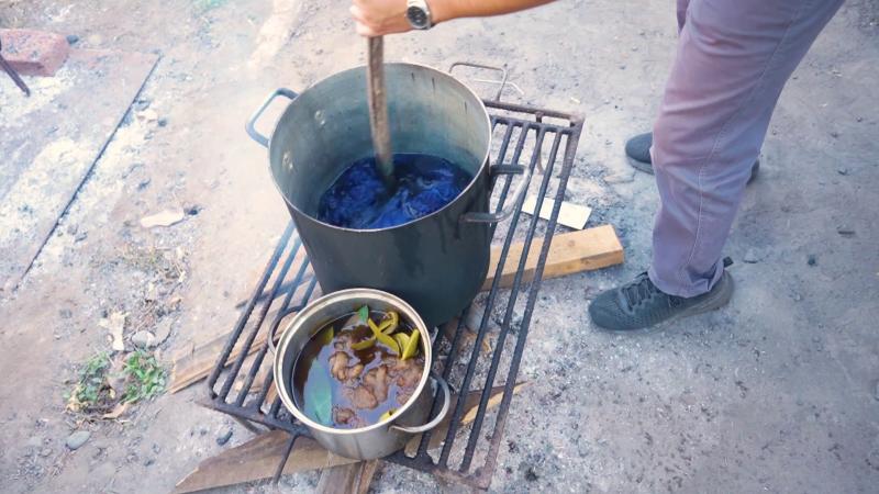 Conoce el proceso del teñido natural y artesanal del vellón de lana