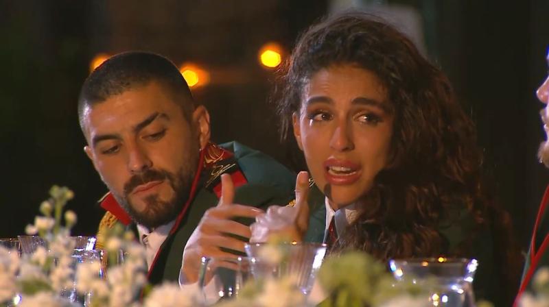 Zoe llora con los mensajes de sus padres