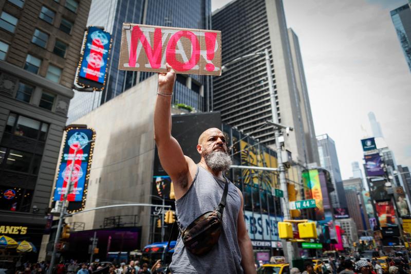 El hexafluoruro de Uranio amenaza mientras la gente pide detener el conflicto - AFP