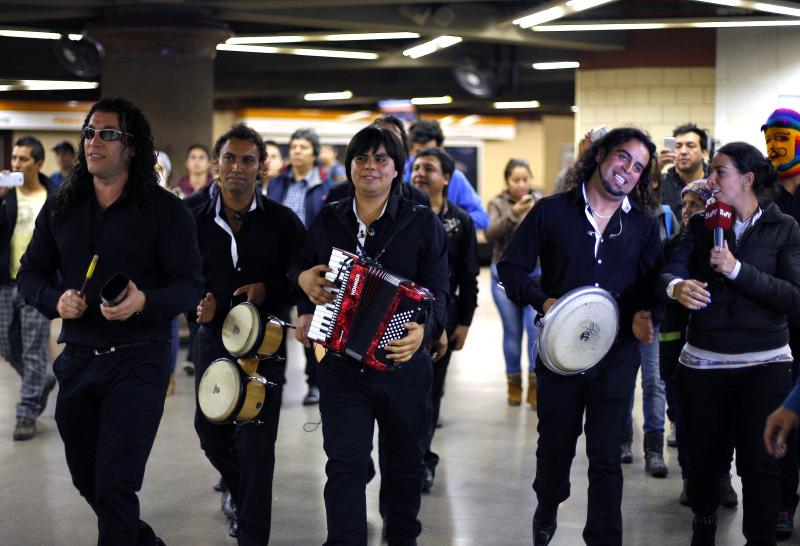 Leo Rey junto a La Noche - Agencia Uno