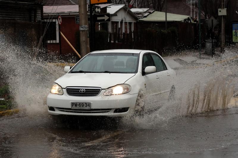 Entregan recomendaciones para conducir bajo la lluvia - Aton