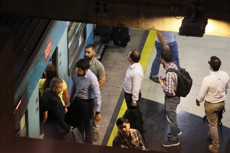 Conductor sacó carcajadas en el Metro - Aton