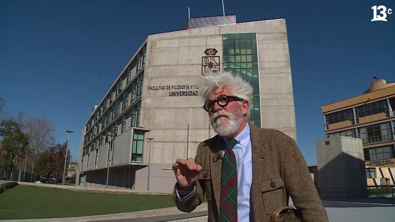 Edificio de la Facultad de Filosofía y Humanidades del Campus Juan Gómez Millas de la U. de Chile en City Tour