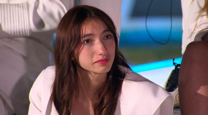 Thammy Palma llorando en Mundos Opuestos.