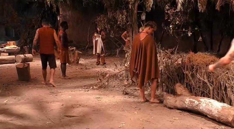 'Infinito' lucha en la búsqueda de un ratón - Mundos Opuestos.