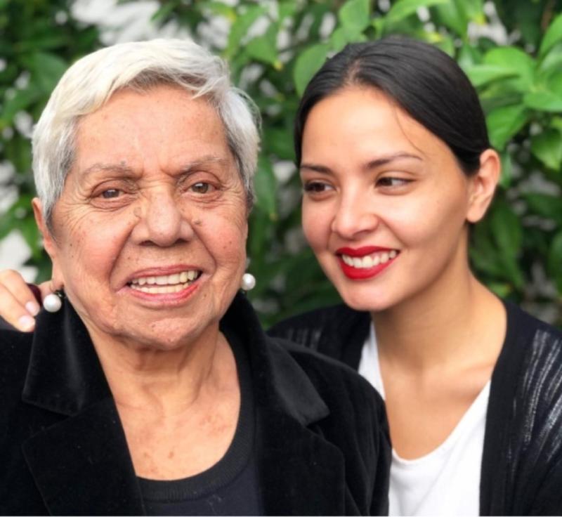 La ministra Carolina Arredondo junto a Gabriela Medina, su abuela - Instagram