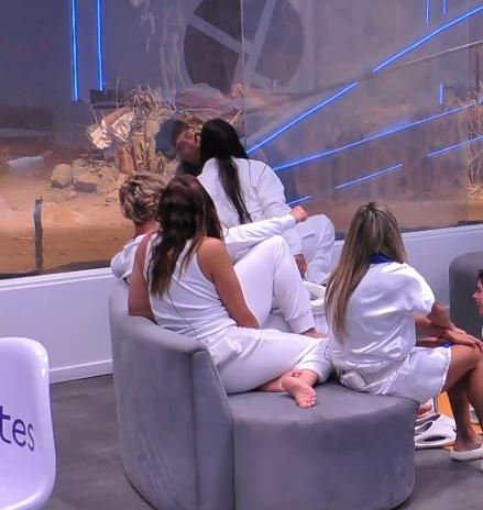 Eskarcita y Alan Didier se dieron su primer "beso" en Mundos Opuestos