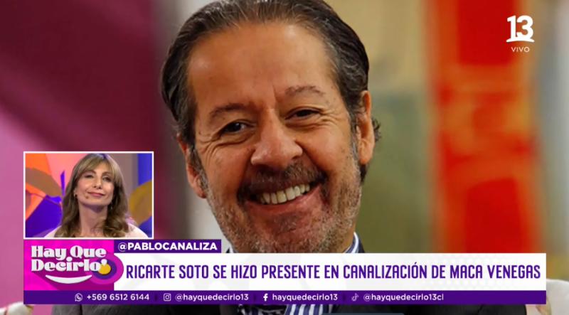 Ricarte Soto entrega mensaje a Macarena Venegas a través de una canalización.