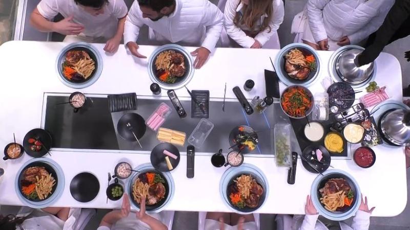 Comida en el Futuro de Mundos Opuestos