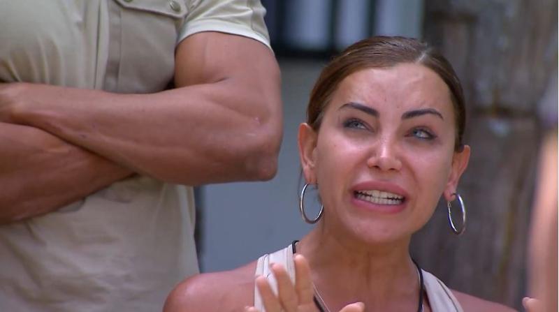 Daniela Requena llora por la decisión de Faloon