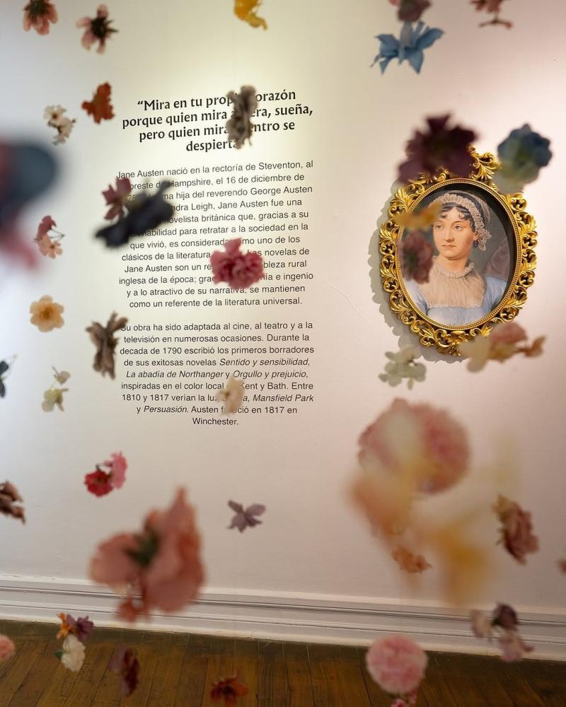 La exposición literaria de Jane Austen y otras están disponibles en Providencia durante estas vacaciones de invierno 2025. Créditos: Instagram de la Municipalidad de Providencia.