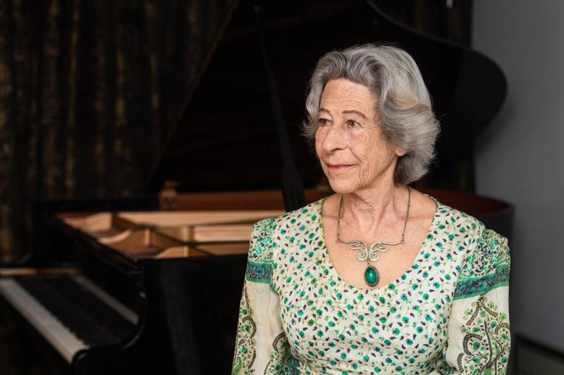 Teatro Municipal de Santiago continúa su temporada con recital de Edith Fischer y conciertos de destacados directores.