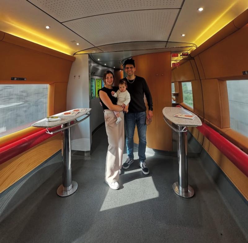 Cristóbal Torrealba junto a su pareja e hija - Instagram