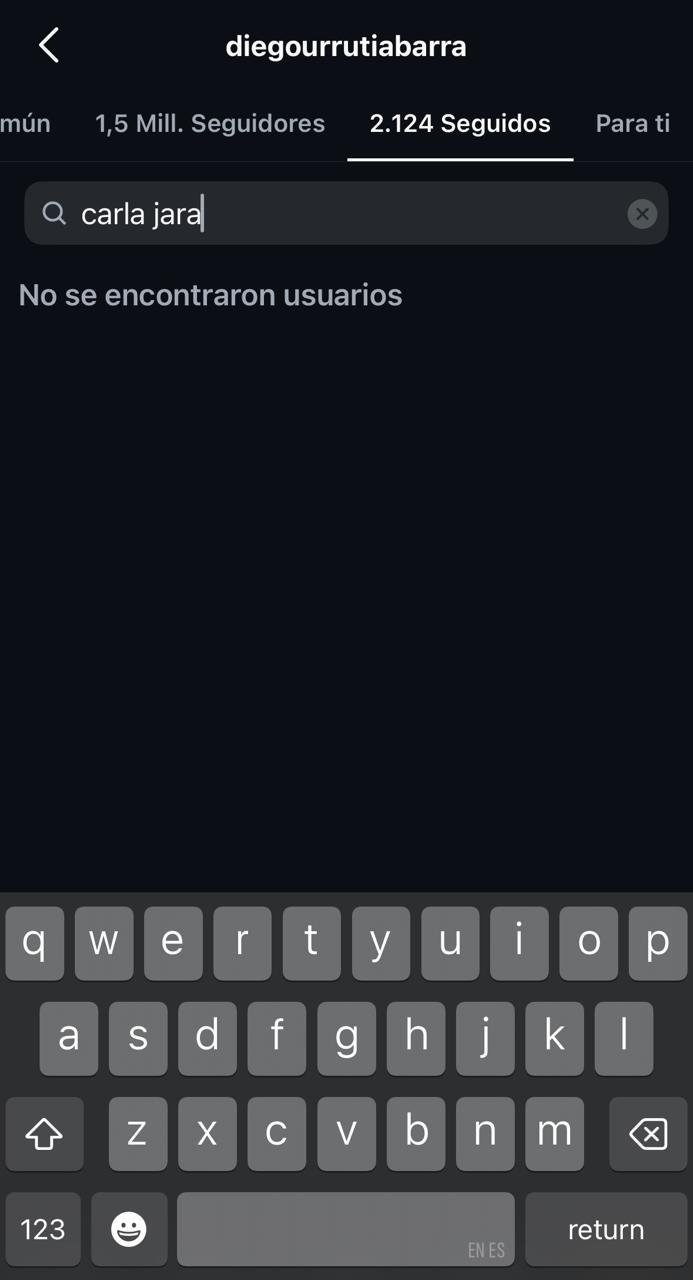 Diego Urrutia no sigue a Carla Jara.
