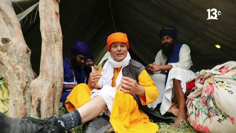 Jorge Said en carpa con creyentes del sijismo en India.