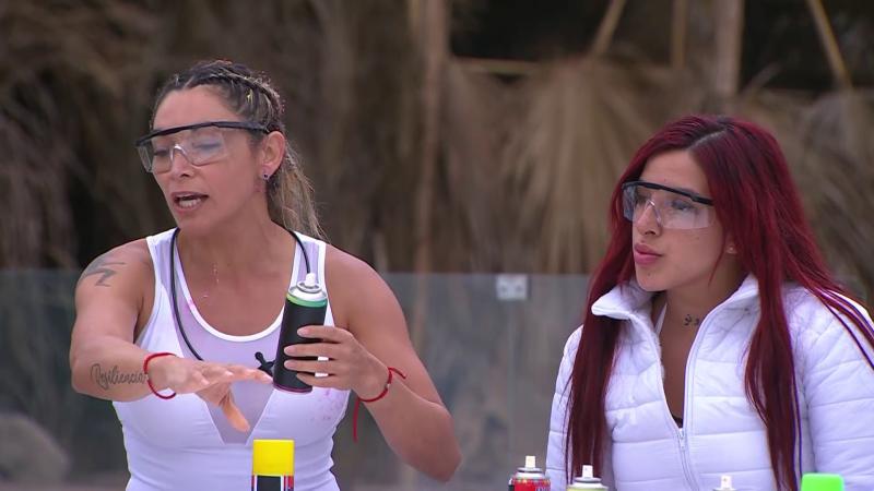 Evelyn y Chilota discutieron