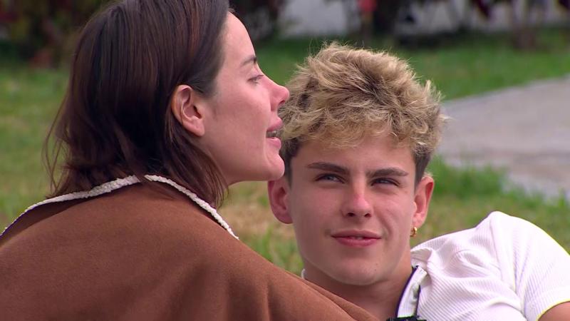 Ignacia Michelson y Diego en Mundos Opuestos