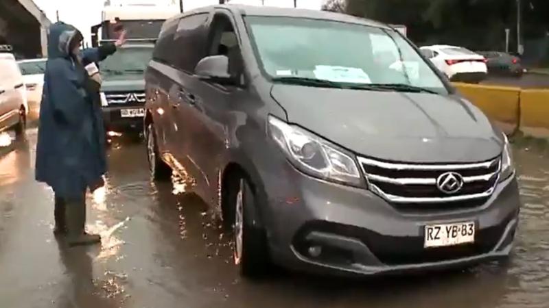 La van atrapada en Maipú