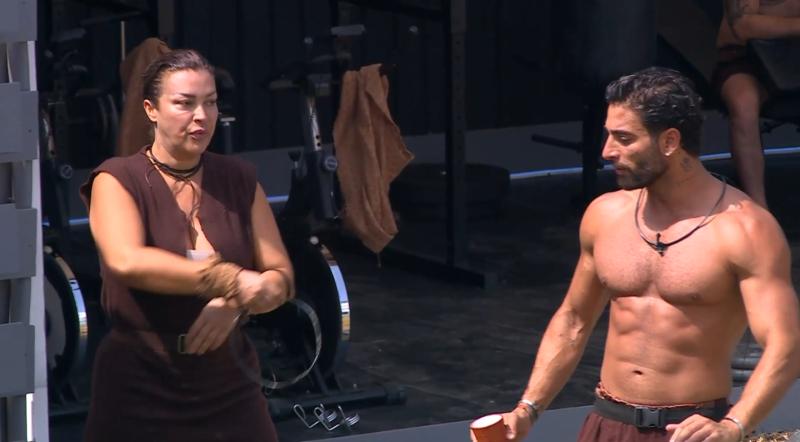 Marlen Olivari pelea con Yoan Curtis