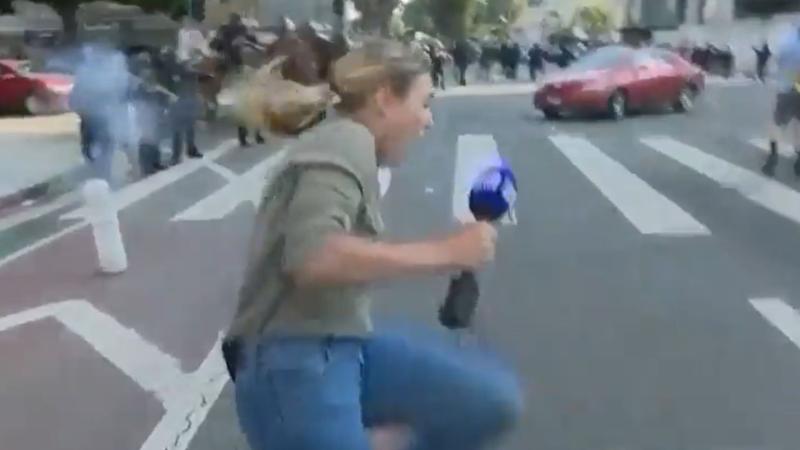 Periodista recibe impacto de bala de goma en Los Ángeles - Créditos: 9News