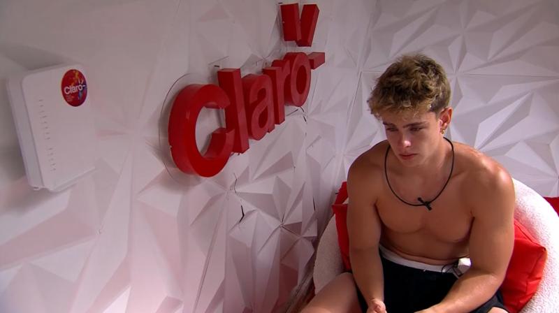 Canal 13 - Diego lloró al hablar con su mamá en Mundos Opuestos