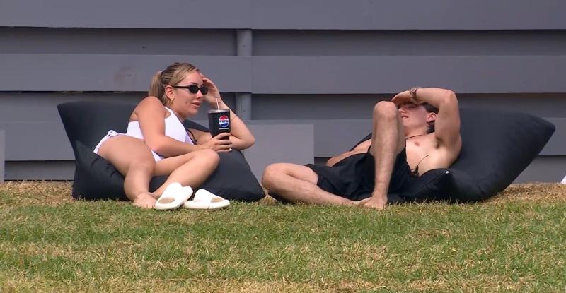 Valentina y Alan conversan