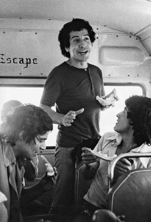 Víctor Jara en Inti Illimani en 1972. Créditos: Archivo de Inti Illimani Histórico.