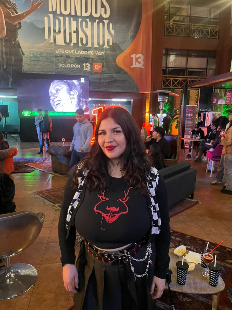 Melany Contreras, esposa de Mike Milfort, en Canal 13.