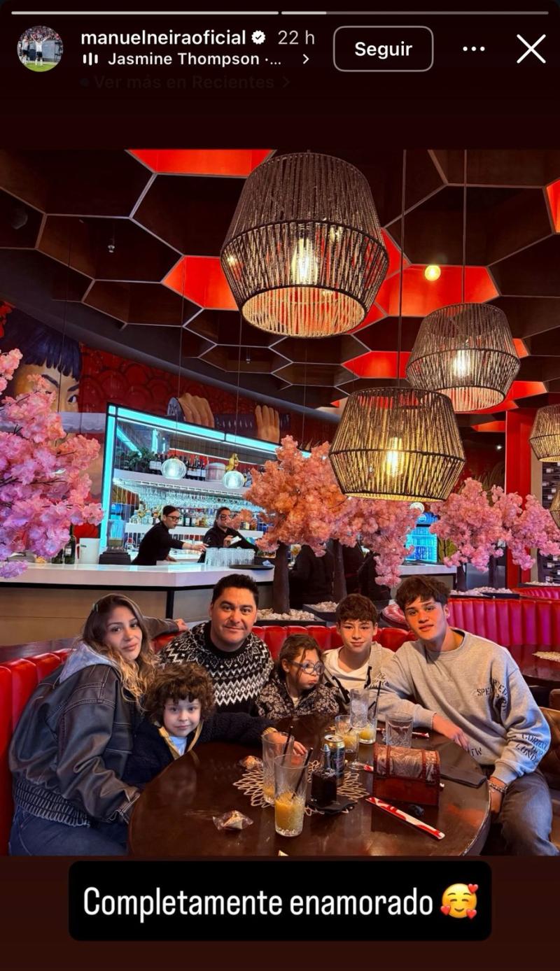 Manuel Neira junto a todos sus hijos celebrando Día del Padre - Instagram