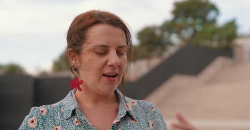 Poeta Amanda Durán en Ellas en la palabra. Créditos: 13C