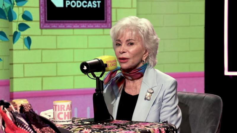 Isabel Allende en podcast "Estirando el chicle". Créditos: YouTube.