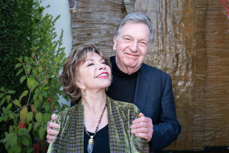 Isabel Allende y su marido Roger Cukras. Foto de Lori Barra / Borderless