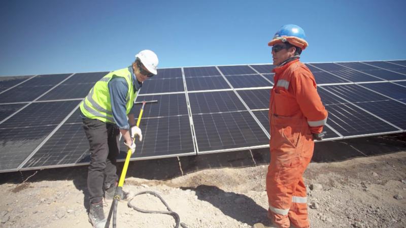 Panel solar en Atacama. Créditos: 13C.