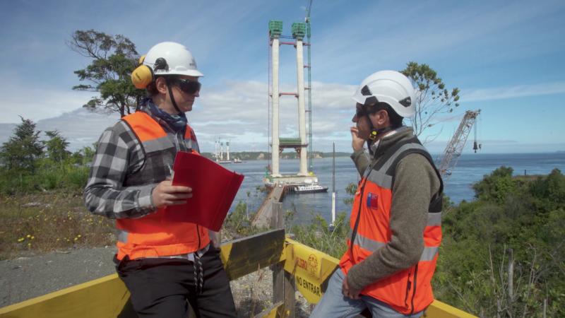 Matías Egaña conversó con Marcelo Márquez, jefe de proyecto de plan de puentes del MOP. 13C.
