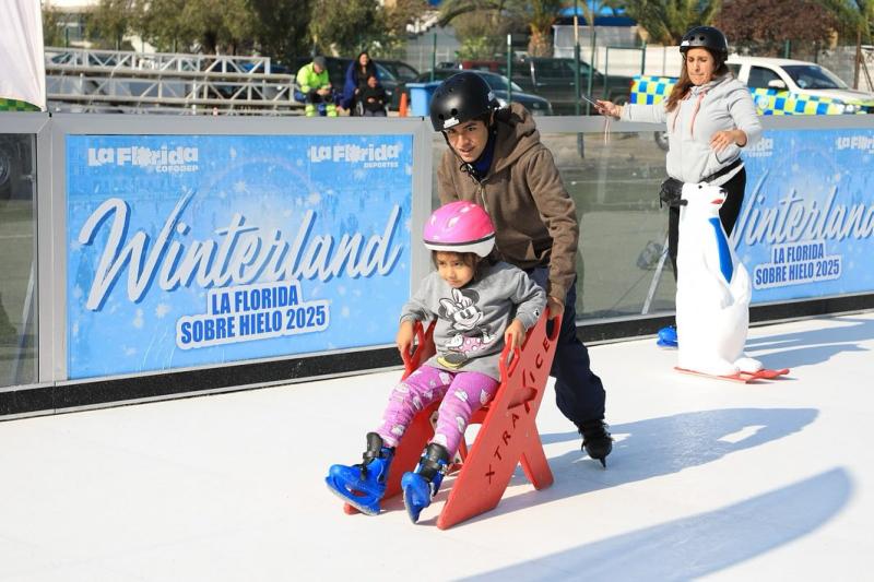 Pista de hielo Winterland en La Florida. Créditos: Facebook Municipalidad de La Florida.