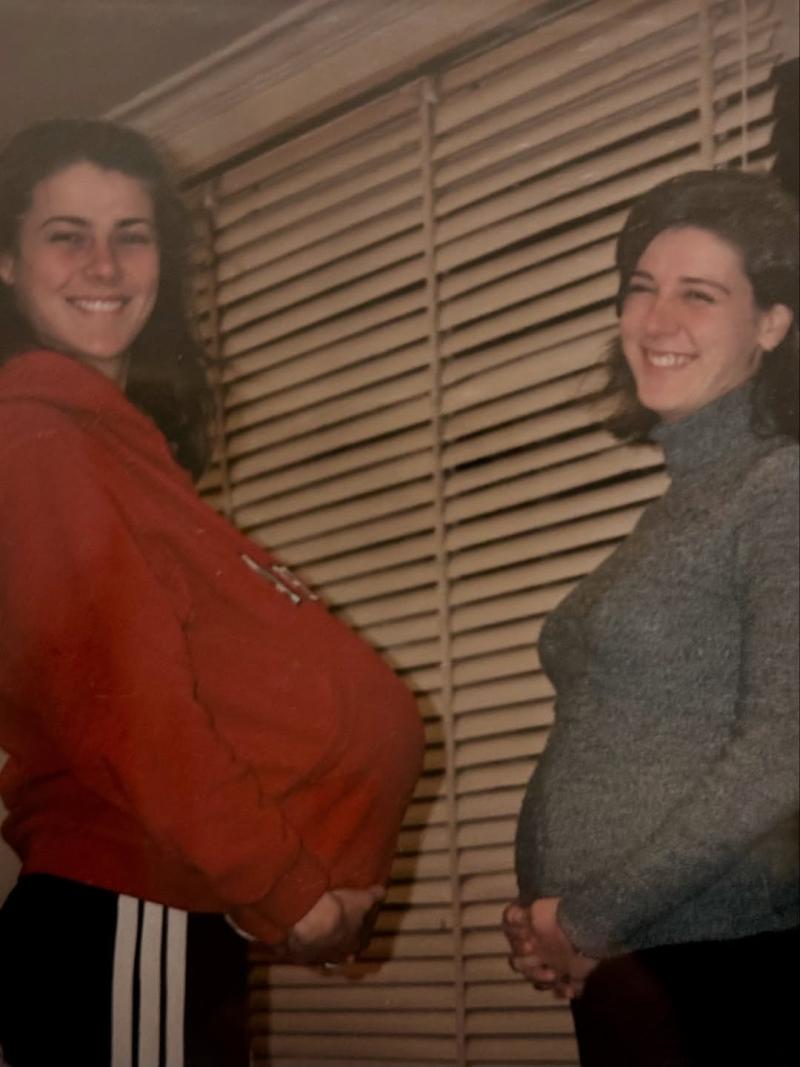 Tonka Tomicic junto a su hermana Mirela "embarazadas" - Instagram