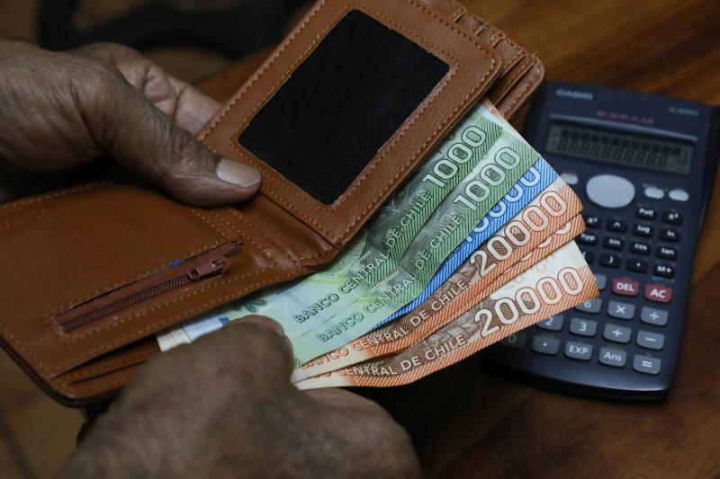 Aún hay personas que no han cobrado el Aporte Familiar Permanente (ex Bono Marzo) - Agencia Uno