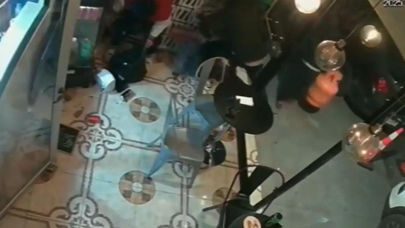 El violento asalto en pizzería de familiar de Bombo Fica