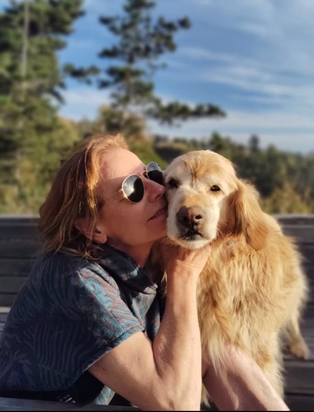 Kathy Salosny con su perrita Sol | Instagram