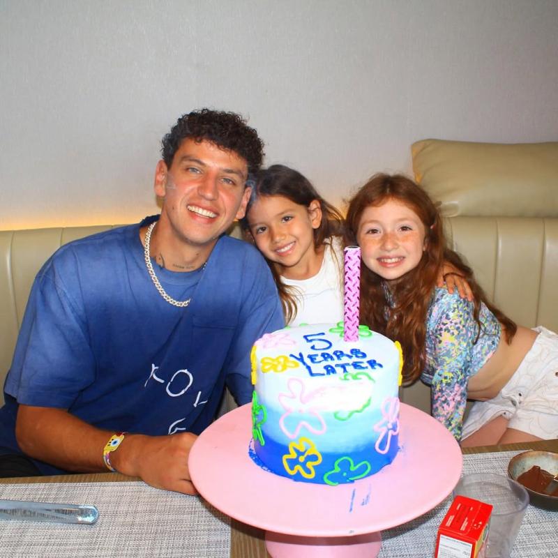 Igor Lichnovsky, jugador de la Roja, con sus hijas - Instagram