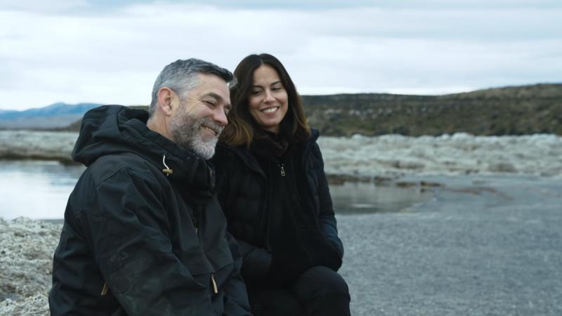 Felipe Braun y Antonia Santa María en Sobre la Tierra. Créditos: 13C