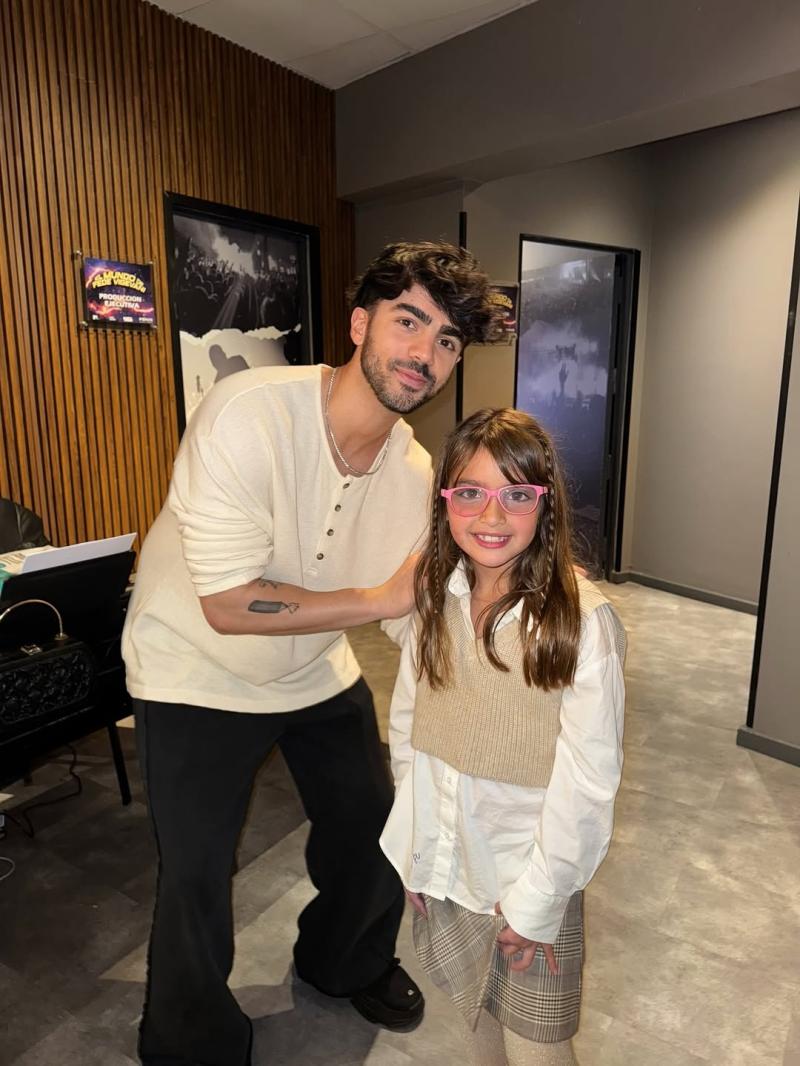 Hija de Gala Caldirola y Mauricio Isla junto a Fede Vigevani - Instagram