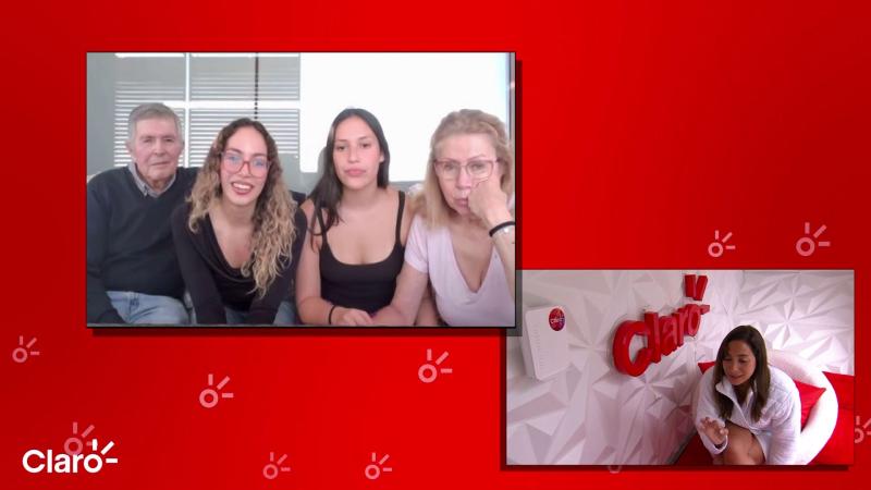 Cata Olcay en llamada con su familia