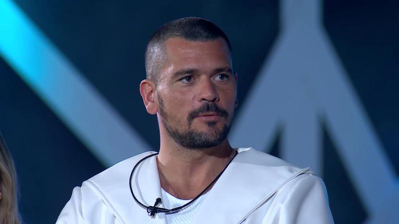 Juan Pedro en Mundos Opuestos