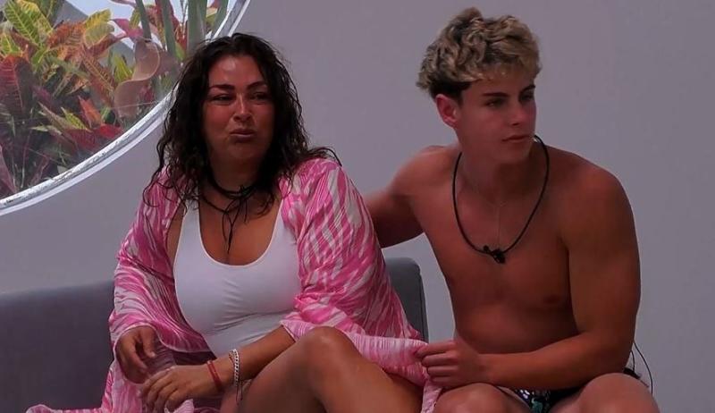 Marlen Olivari rompe en llanto